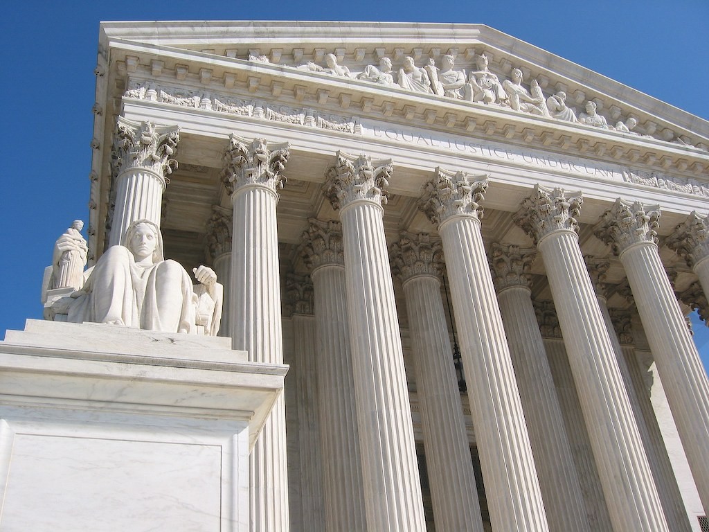 Photo of U.S. Supreme Court building